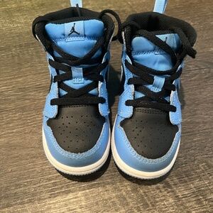 Jordan 1 Mid "University Blue/Black/White"